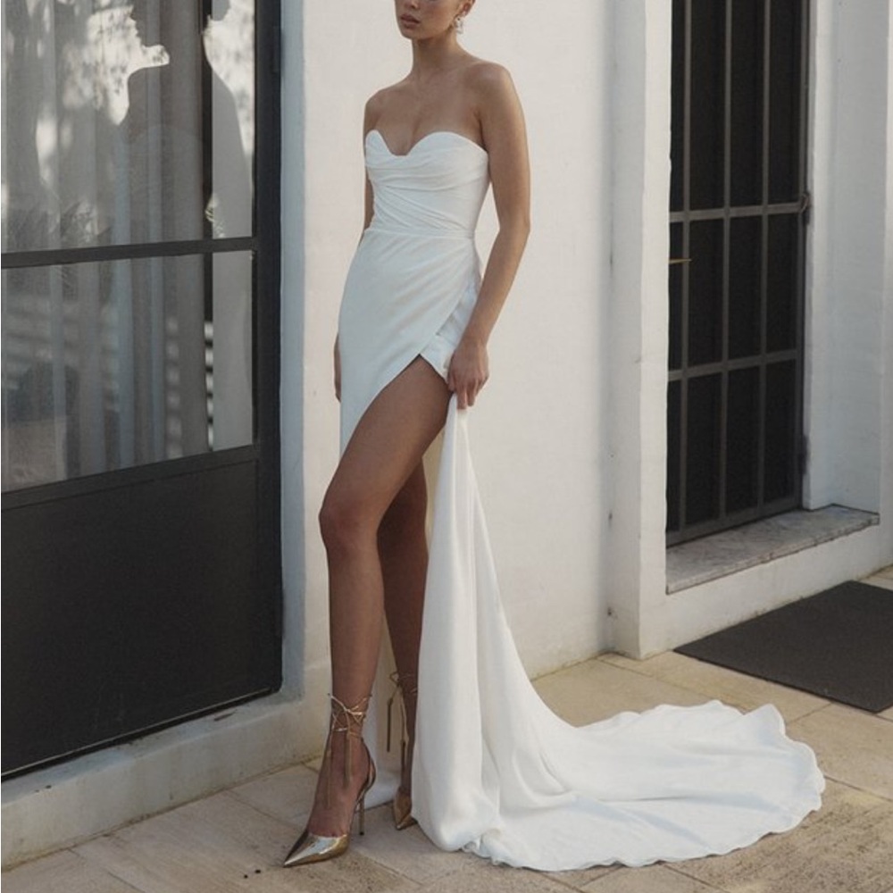 Elegant White Strapless Gown